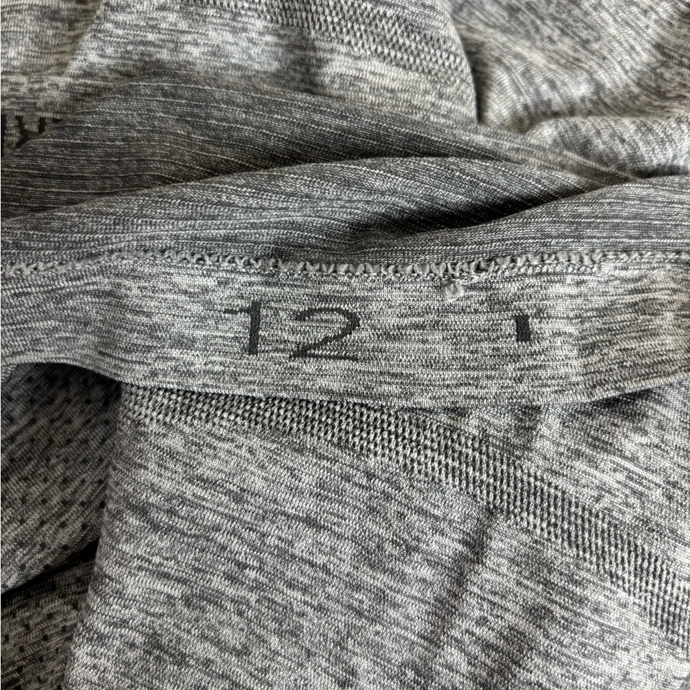 Lululemon swiftly tech short sleeve Maui edition gray size 12 - Picture 4 of 4